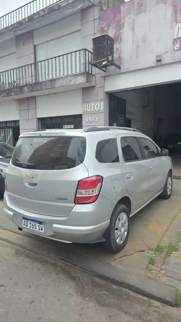 Chevrolet Spin 1.8 Lt  5 As  2013 - foto 4
