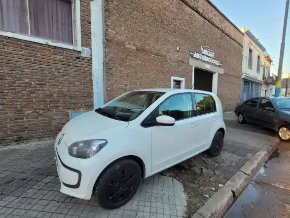 Volkswagen Up! 5 Ptas Move  2015 - foto 1