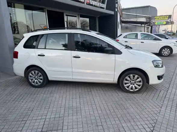 Volkswagen Suran 1.6 Comfortline  L/10  2013 - foto 4