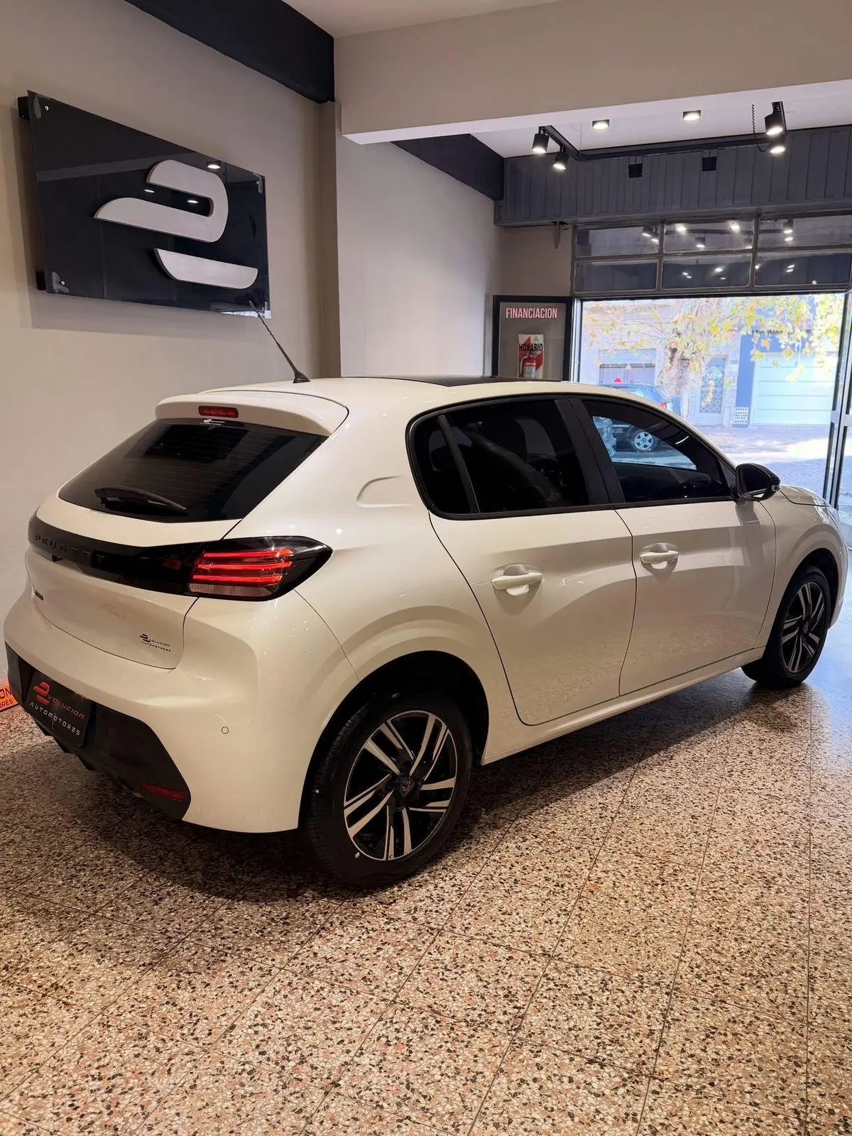 Peugeot 208 L/23 1.6 Allure Pack  2024 - foto 4