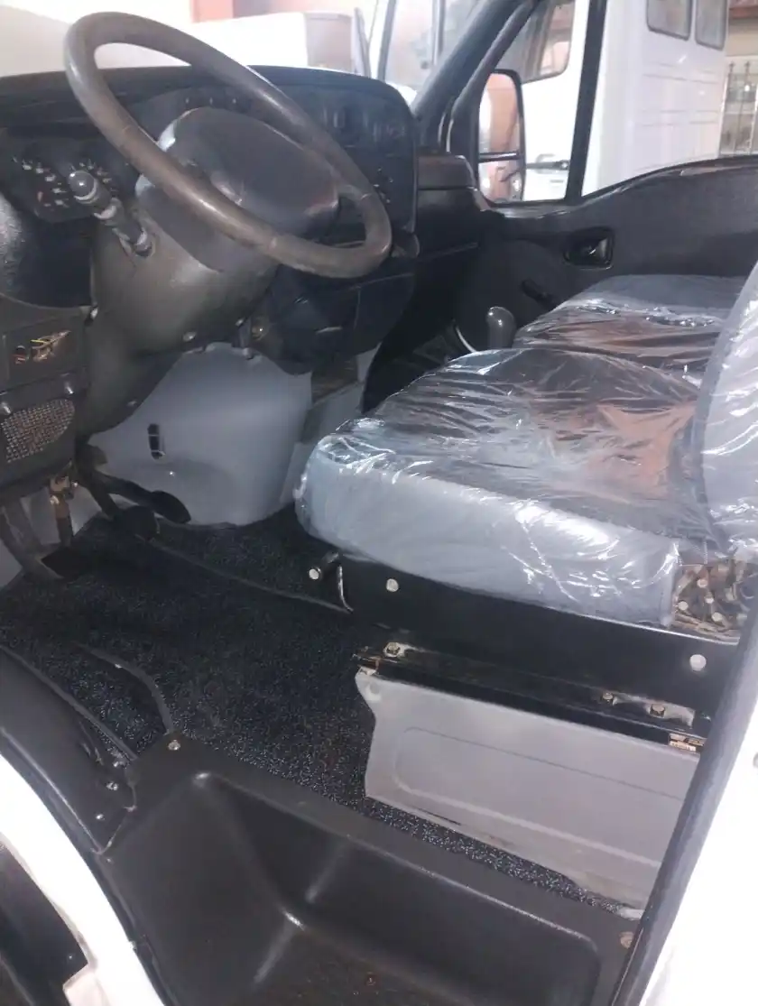 Iveco Daily 35C 14 Chasis  2011 - foto 5