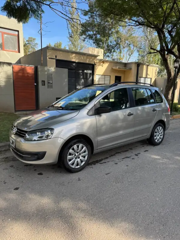 Volkswagen Suran 1.6 Trendline    L/14 Abs  2014 - foto 1