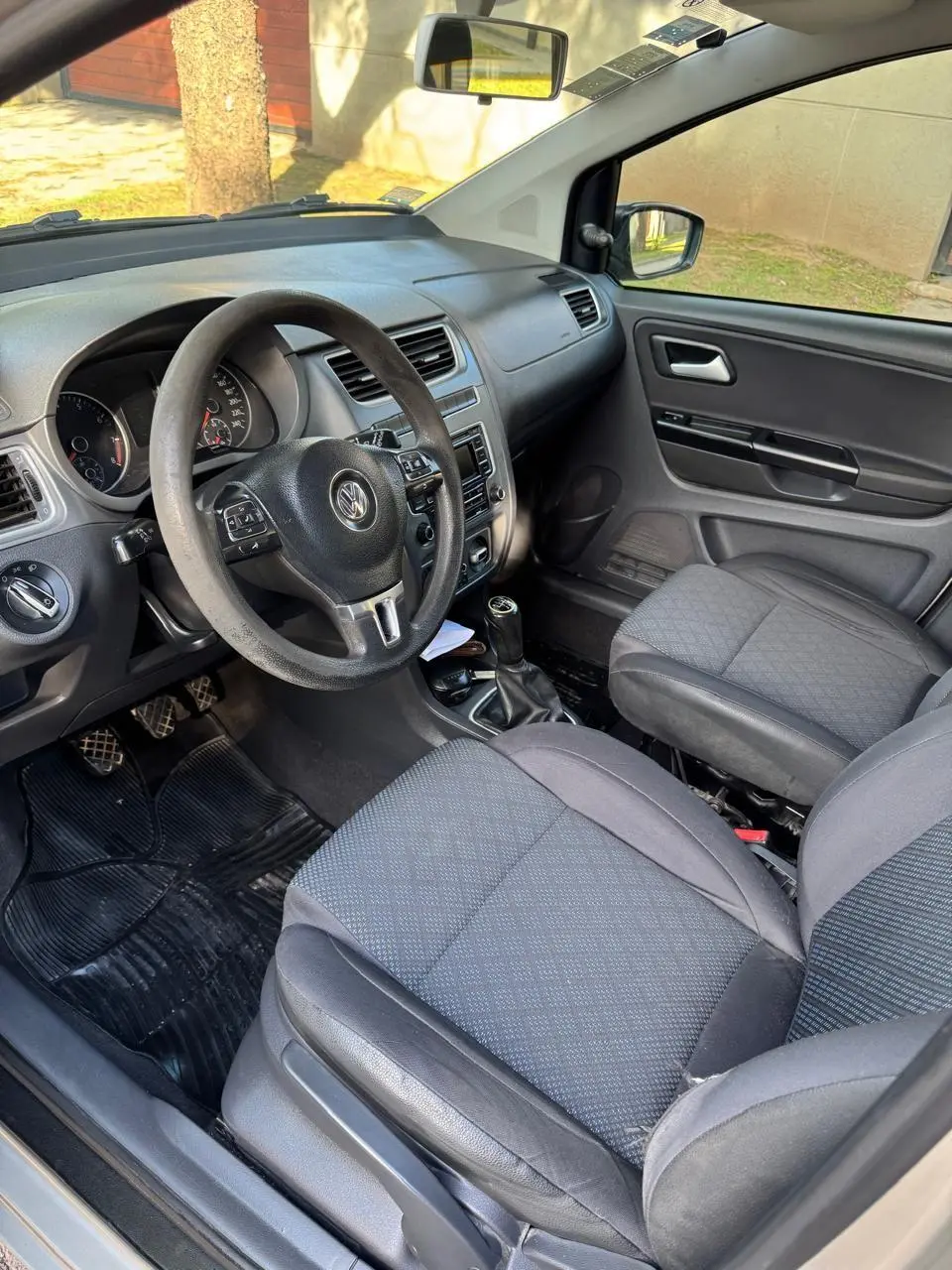 Volkswagen Suran 1.6 Trendline    L/14 Abs  2014 - foto 3
