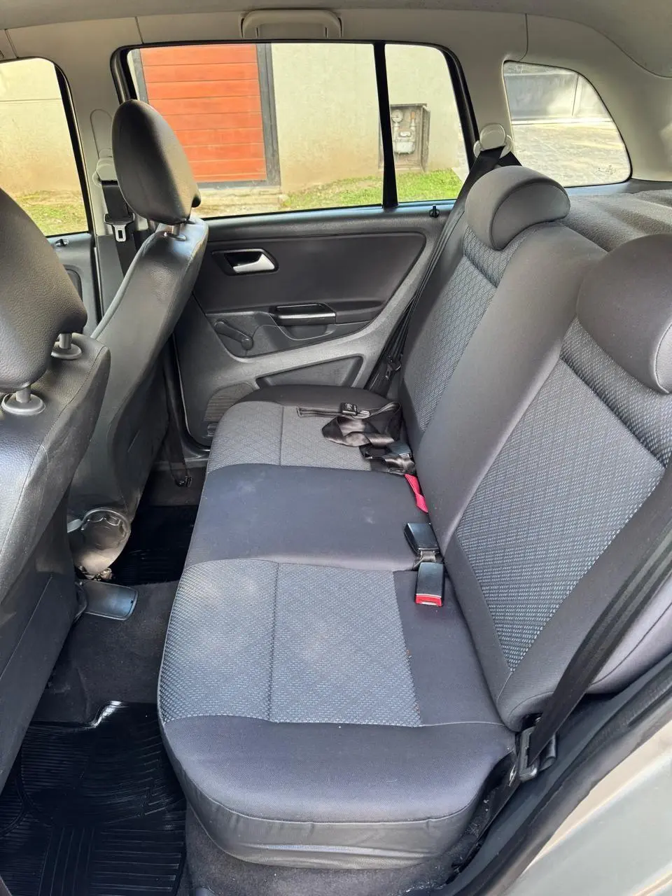 Volkswagen Suran 1.6 Trendline    L/14 Abs  2014 - foto 4
