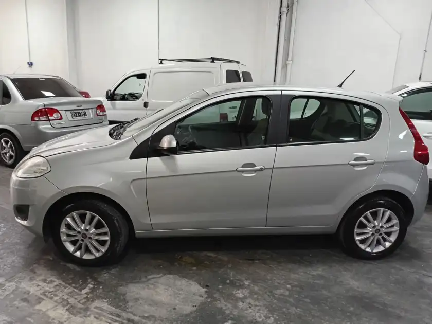 Fiat Palio 1.6 5 P Essence  L/14  2015 - foto 1