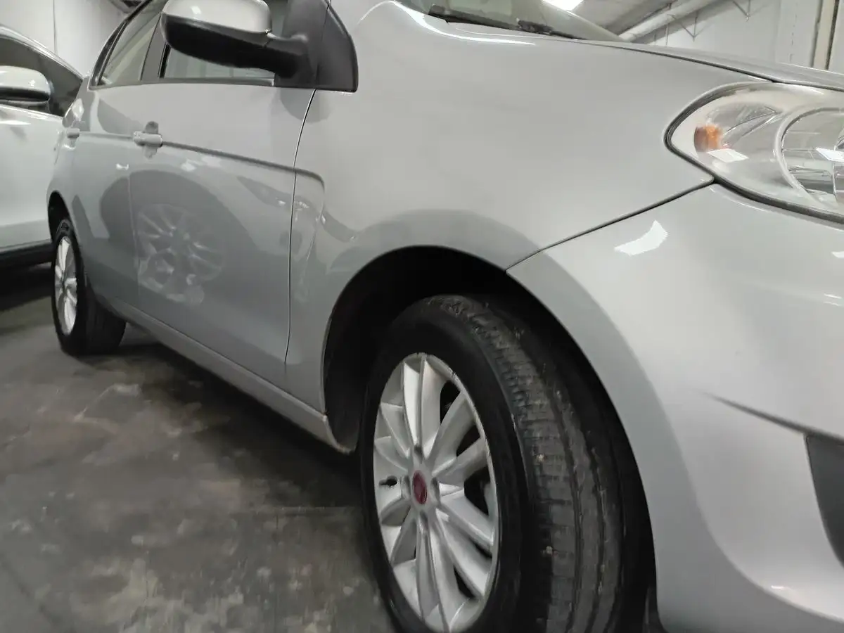 Fiat Palio 1.6 5 P Essence  L/14  2015 - foto 4