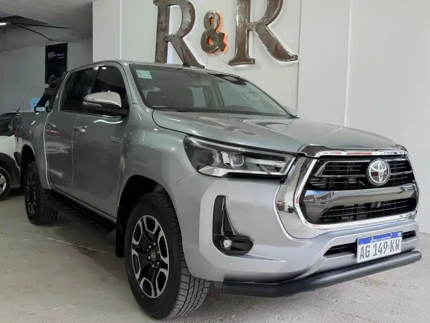 Toyota Hilux L/23 2.8 Dc 4X4 Tdi Srx At6  2023 - foto 1
