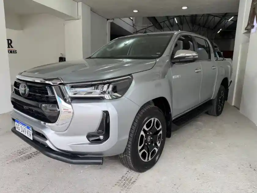 Toyota Hilux L/23 2.8 Dc 4X4 Tdi Srx At6  2023 - foto 2