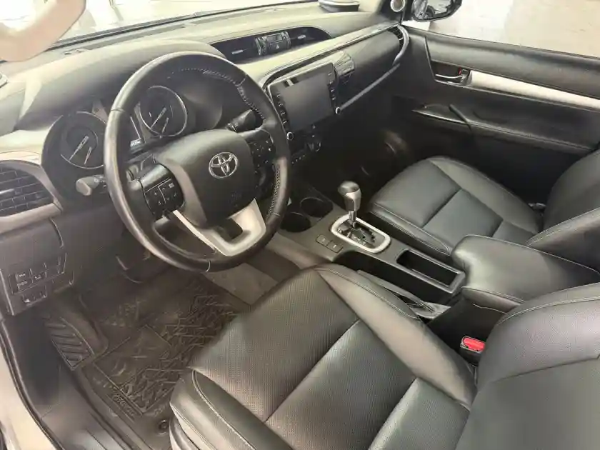 Toyota Hilux L/23 2.8 Dc 4X4 Tdi Srx At6  2023 - foto 3