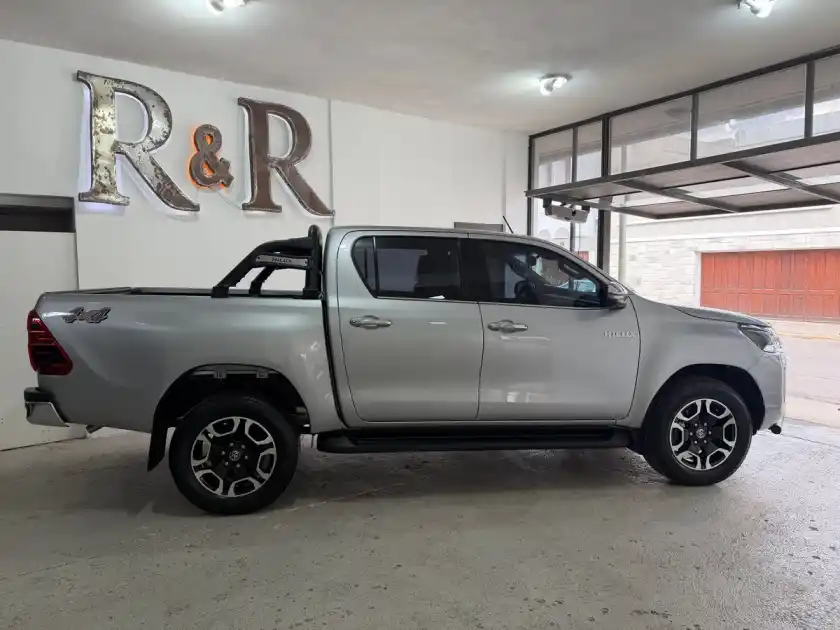 Toyota Hilux L/23 2.8 Dc 4X4 Tdi Srx At6  2023 - foto 4