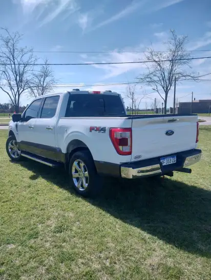 Ford F-150 5.0 Lariat Luxury Aut 4X4  2022 - foto 2