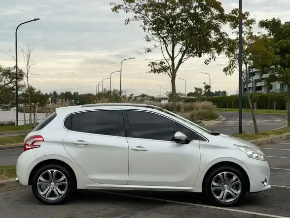 Peugeot 208 1.6 5P Feline  2016 - foto 4