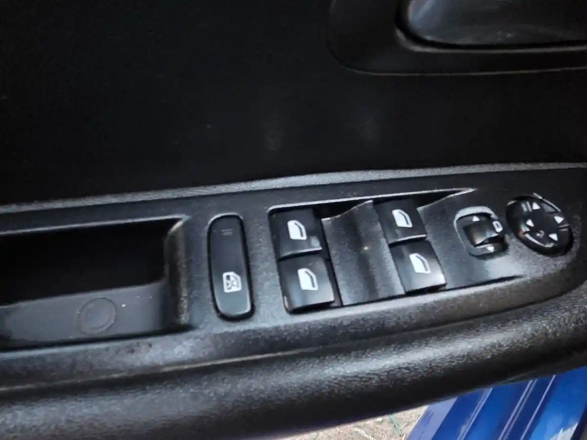 Peugeot 208 L/20 1.6 Allure Tiptronic  2021 - foto 4
