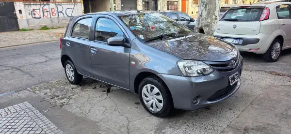 TOYOTA ETIOS 1.5 5 PTAS X 2015 - foto 1