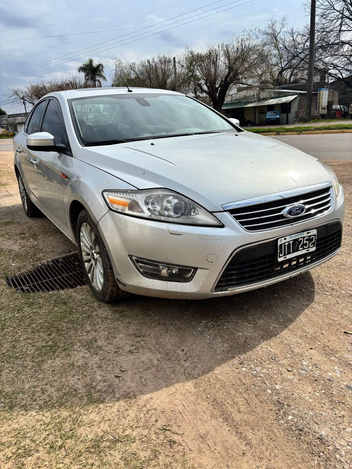 Ford Mondeo 2.0 Ghia 4 P. Tdci     L/09  2011 - foto 2