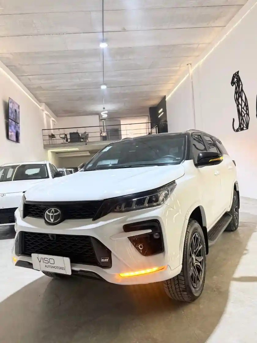 Toyota Sw4 Tdi Gr-S Aut L/24   2025 - foto 1