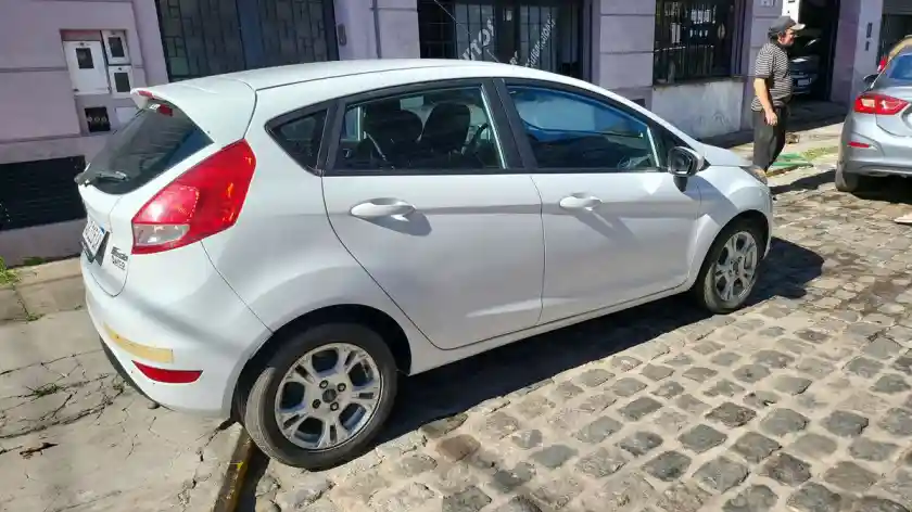 Ford Fiesta  1.6 5P S  Plus        (Kd)  2017 - foto 3