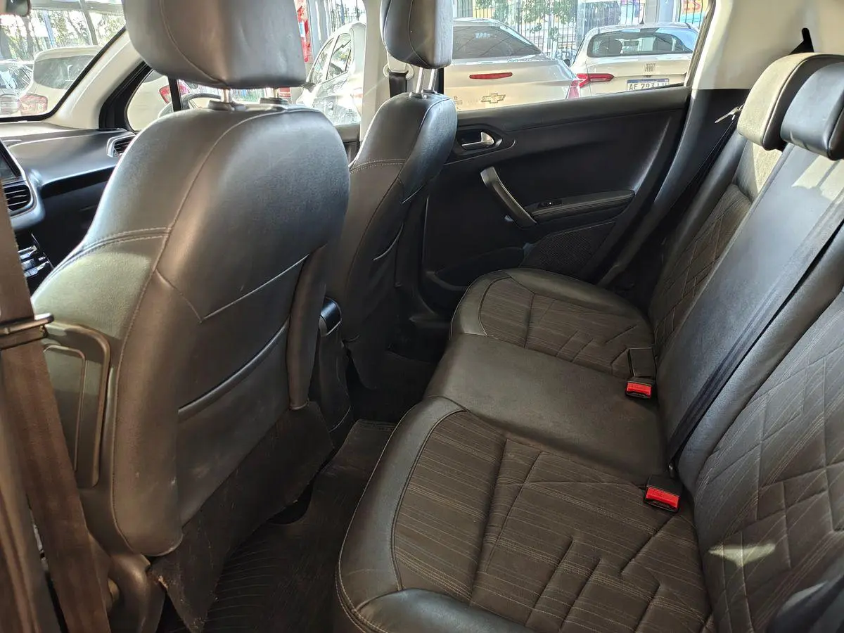Peugeot 208 1.6 5P Feline  2015 - foto 5