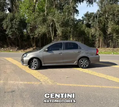 Toyota Etios 1.5 4 Ptas Xls 6Mt      L/18  2020 - foto 2