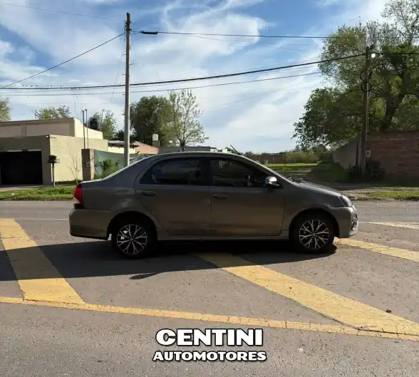 Toyota Etios 1.5 4 Ptas Xls 6Mt      L/18  2020 - foto 4