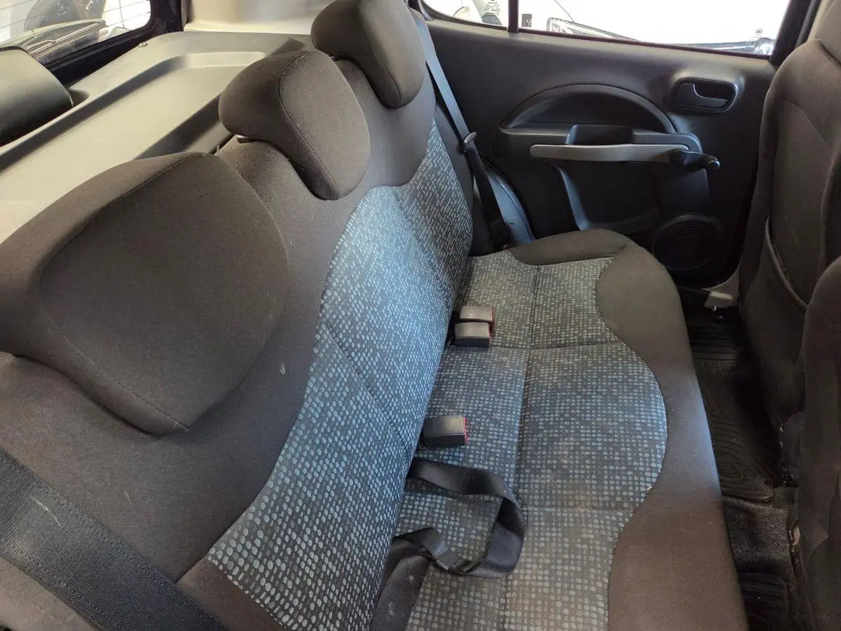Fiat Uno 1.4 5 Ptas Attractive  2013 - foto 2