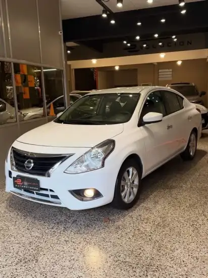 Nissan Versa 1.6 Advance Pure Drive   L15  2015 - foto 1