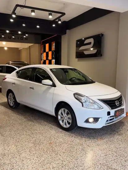 Nissan Versa 1.6 Advance Pure Drive   L15  2015 - foto 3
