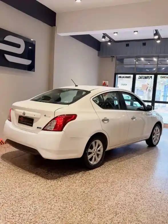 Nissan Versa 1.6 Advance Pure Drive   L15  2015 - foto 4