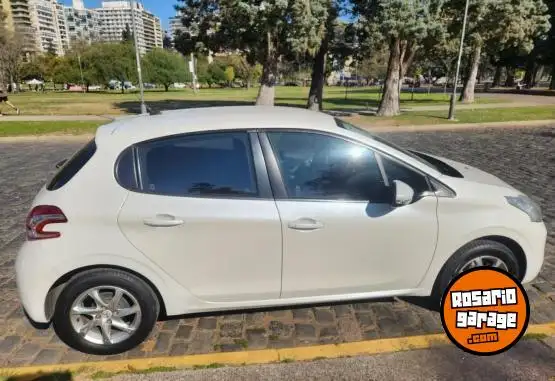 Peugeot 208 Allure 1.5 Touchscren  2014 - foto 1