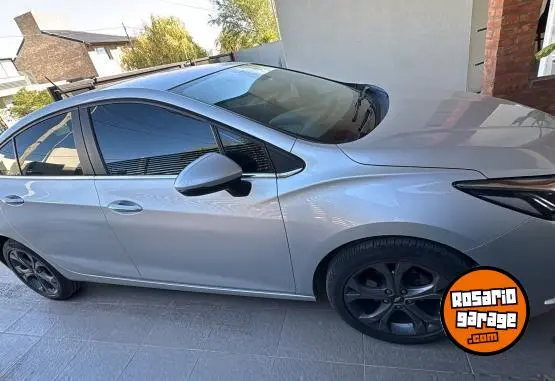 Chevrolet Cruze 2022 - foto 1