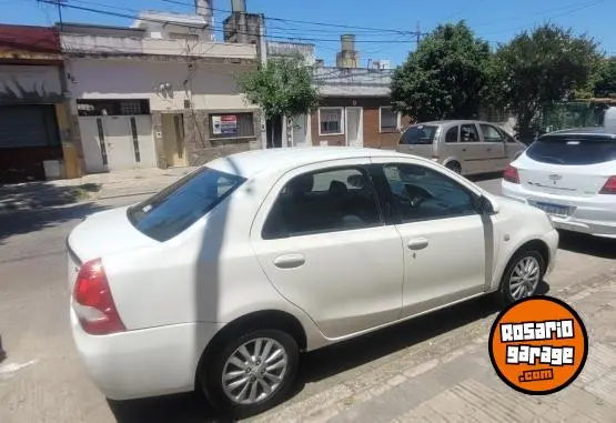 Toyota Etios  2014 - foto 2