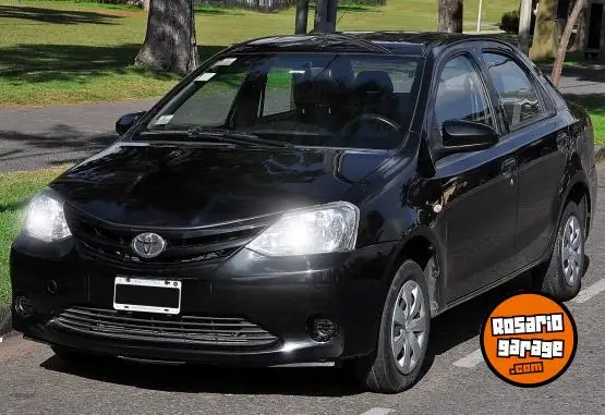 Toyota Etios X Sedan 2015 - foto 1
