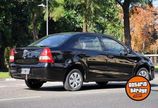 Toyota Etios X Sedan  2015 - foto 2