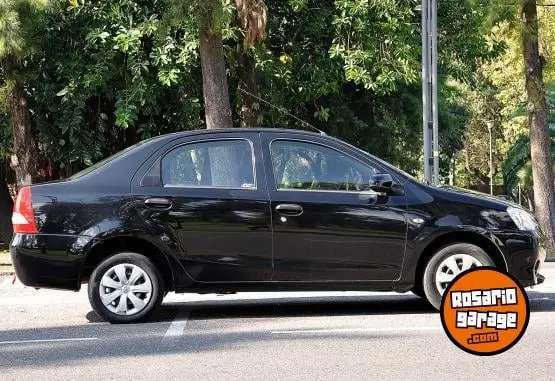 Toyota Etios X Sedan  2015 - foto 3