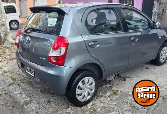 Toyota Etios  2015 - foto 1