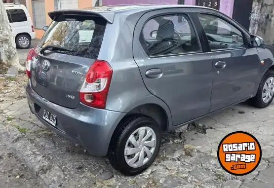 Toyota Etios  2015 - foto 2