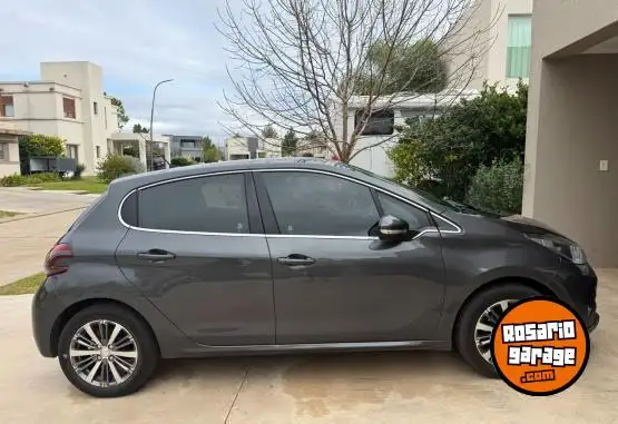 Peugeot 208 Tiptronic Felline  2018 - foto 1