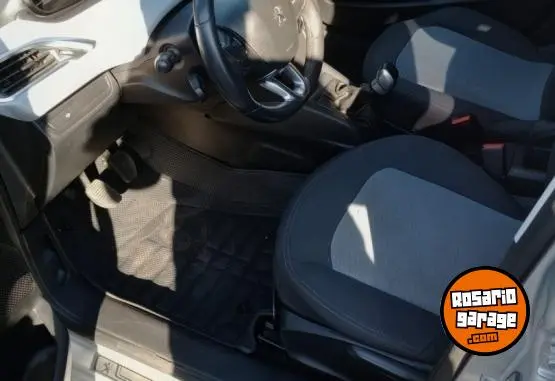 Peugeot 208 Allure Plus Touchcree  2013 - foto 5