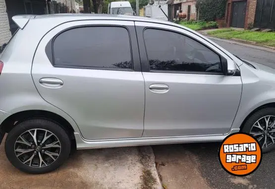 Toyota Etios 1.5  Xls 5 Puertas  2022 - foto 2