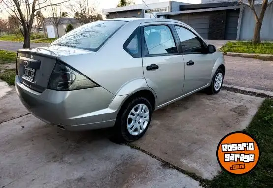 Ford Fiesta Max  2011 - foto 2