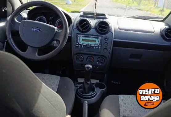 Ford Fiesta Max  2011 - foto 4