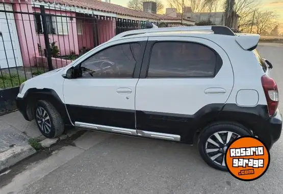 Toyota Etios Cross  2015 - foto 2