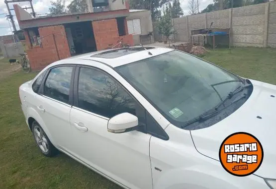 Ford Focus 2.0  2010 - foto 2