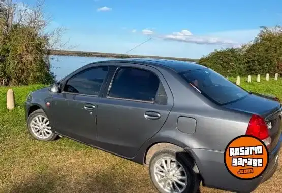 Toyota Etios  2014 - foto 1