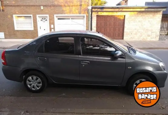 Toyota Etios Sedan 4 Puertas  2016 - foto 1