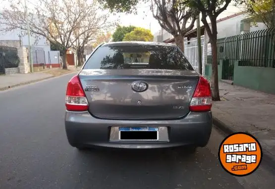 Toyota Etios Sedan 4 Puertas  2016 - foto 2