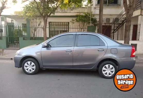 Toyota Etios Sedan 4 Puertas  2016 - foto 3