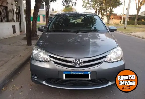 Toyota Etios Sedan 4 Puertas  2016 - foto 4