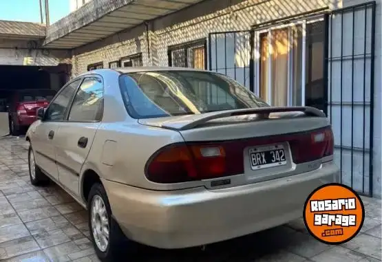 Mazda 323  1998 - foto 1