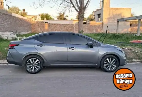 Nissan Versa 2022 - foto 1